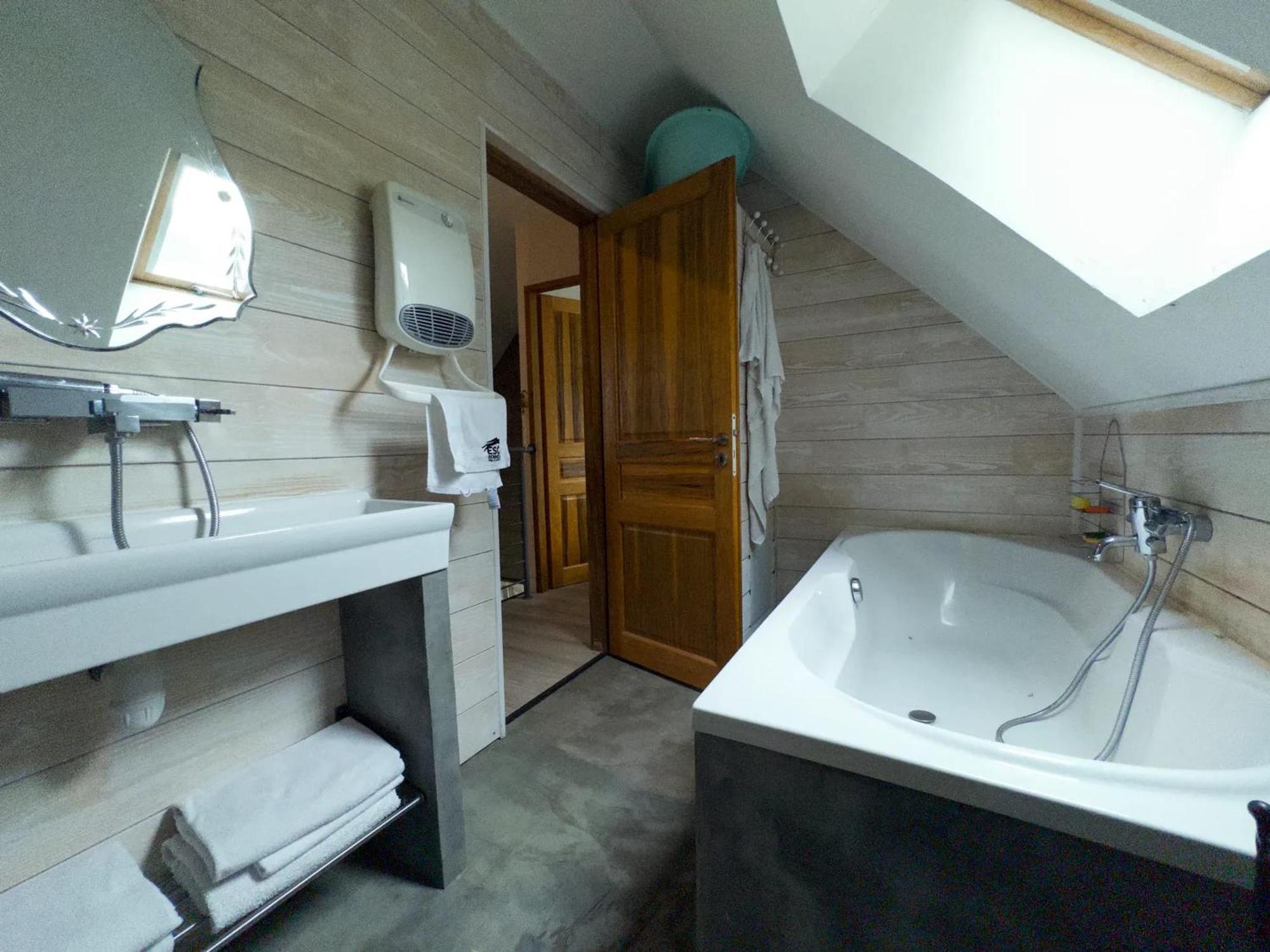 Chalet Chaleureux A Marigny-L'Eglise Avec Vue Sur Lac Et Montagne ภายนอก รูปภาพ